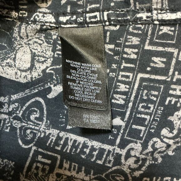 DKNY Men's Button-Front Shirt Size Medium Long Sleeves Black Gray Skull Guitars - Picture 6 of 8